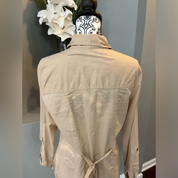Nine West Jeans size medium tan button down shirt - Picture 9 of 9